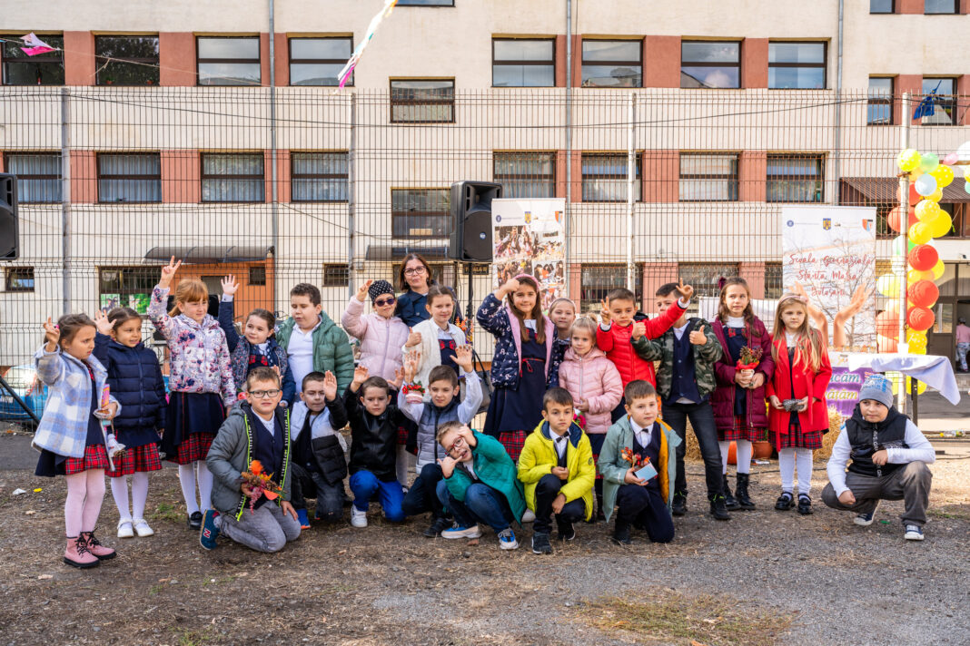 La Școala „Sfânta Maria” din municipiul Botoșani Târgul de Toamnă a devenit deja tradiție a unității școlare, activitatea fiind deja la a doua ediție.